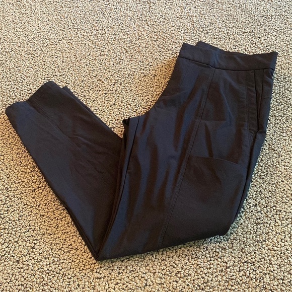 Athleta Black Wander Stash Skinny Pant Size 10P in Like New Condition - Picture 1 of 10